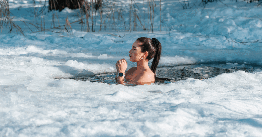 Taliujumise varustusega ujumine jääaugus