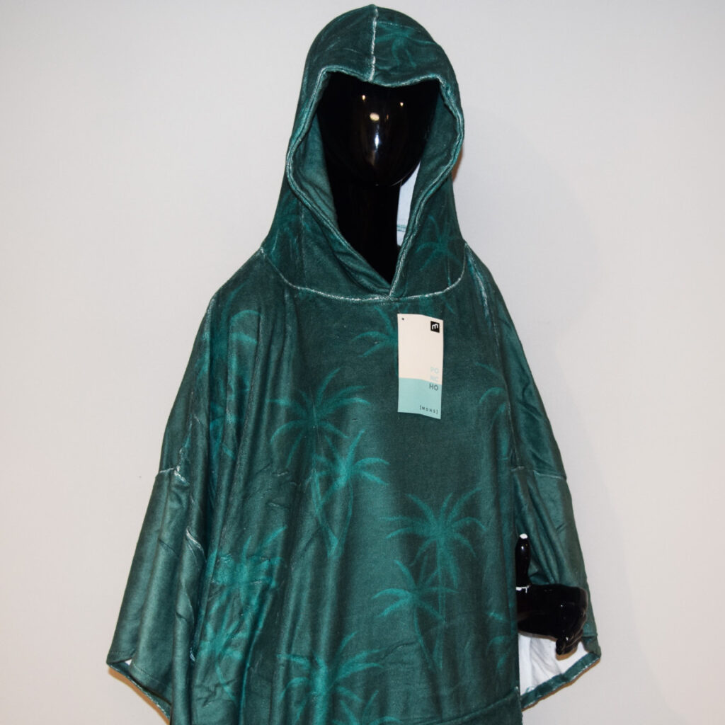 roheline poncho kapuutsiga