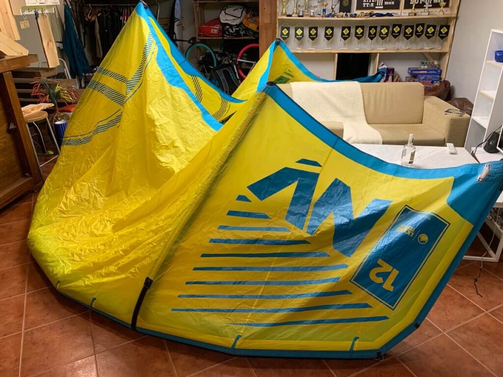 2019 Liquid Force NV V9 12m surfilohe lohe kite kasutatud küljelt side