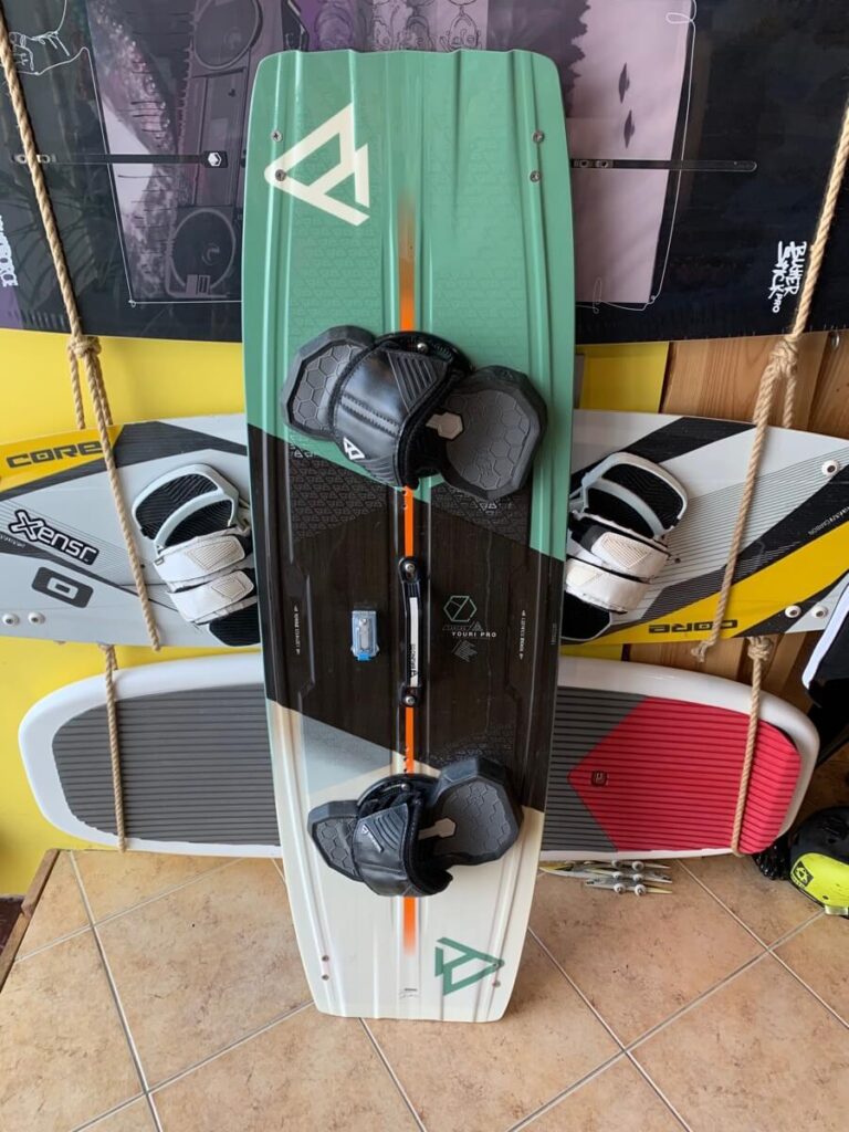 2019 Brunotti Youri Zoon pro 140cm lohesurfi twintip laud kasutatud