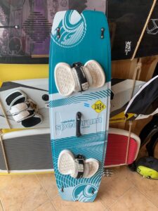 2019 Cabrinha Spectrum 140cm lohesurfi twintip laud kasutatud