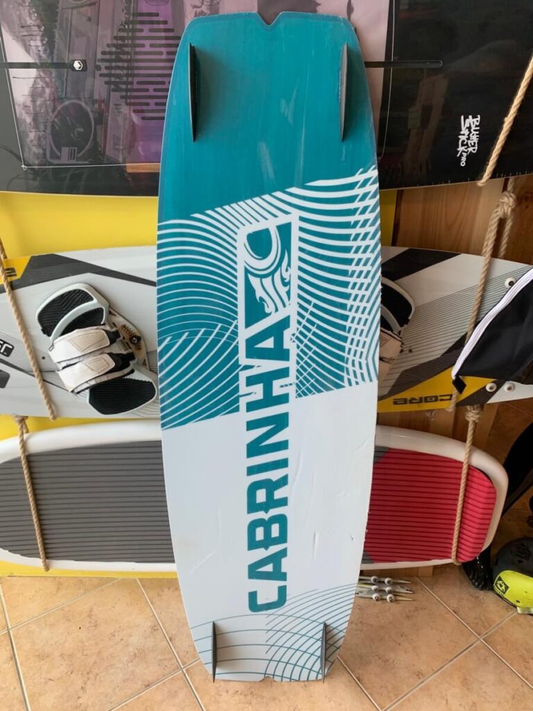 2019 Cabrinha Spectrum 140cm lohesurfi twintip laud kasutatud põhi